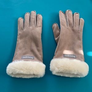 UGG Kookaburra size Medium gloves
